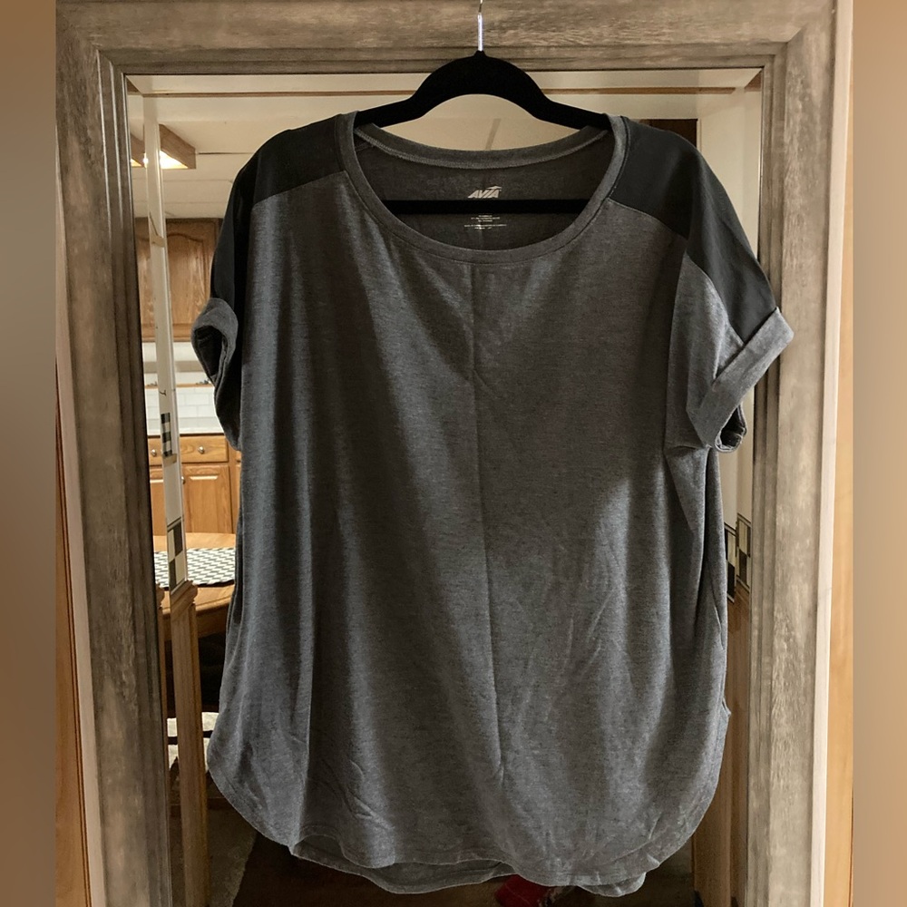 Avia XL women’s gray athletic shirt